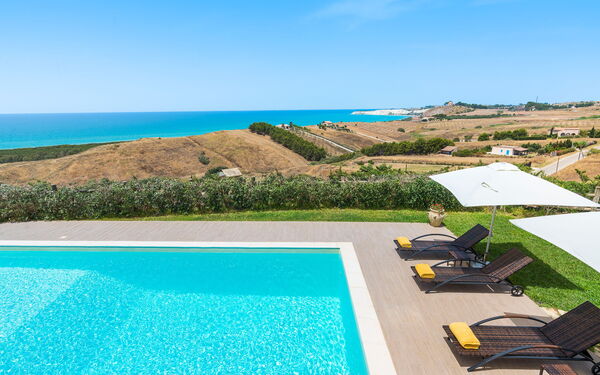 Villa Anthea: Ansichten, Draussen, Garten, Schwimmbad