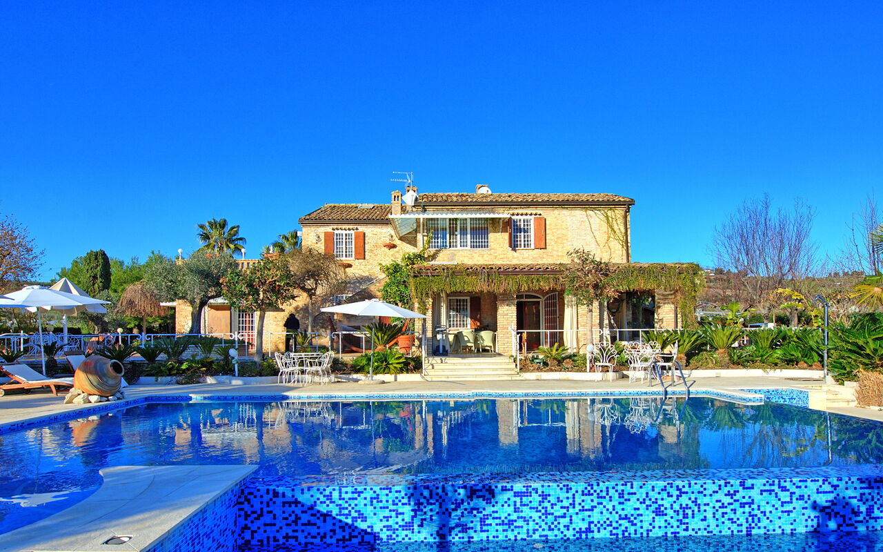 Villa Vittoria: Draussen, Schwimmbad