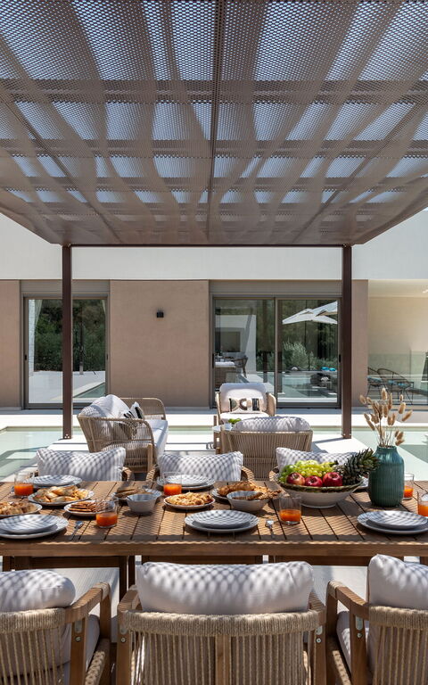 Villa El: Balkon / Terrasse / Patio, Schwimmbad