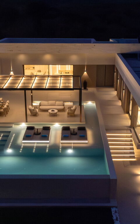 Villa El: Außen, Schwimmbad