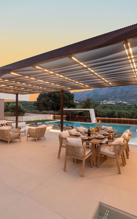 Villa El: Balkon / Terrasse / Patio, Schwimmbad