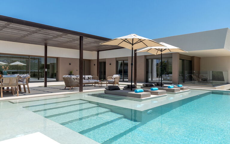 Villa El: Schwimmbad