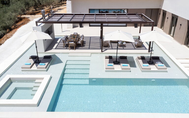 Villa El: Schwimmbad