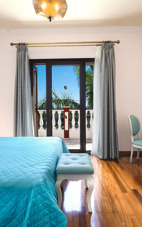 Iro Royal Villa: Schlafzimmer