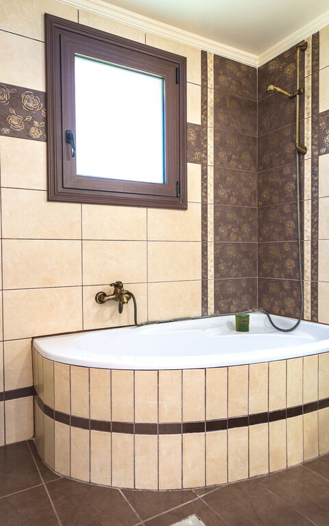 Iro Royal Villa: Bad