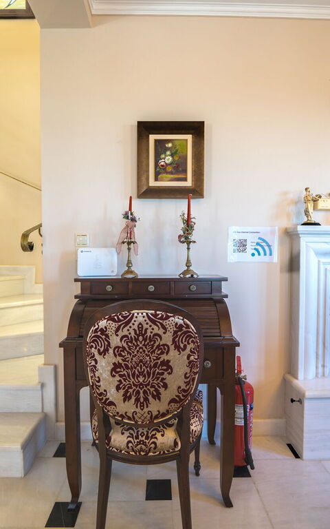 Iro Royal Villa: Wohnzimmer