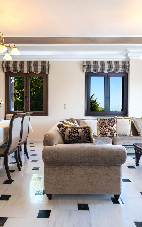 Iro Royal Villa: Wohnzimmer