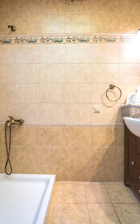 Iro Royal Villa: Bad