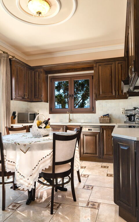 Iro Royal Villa: Küche