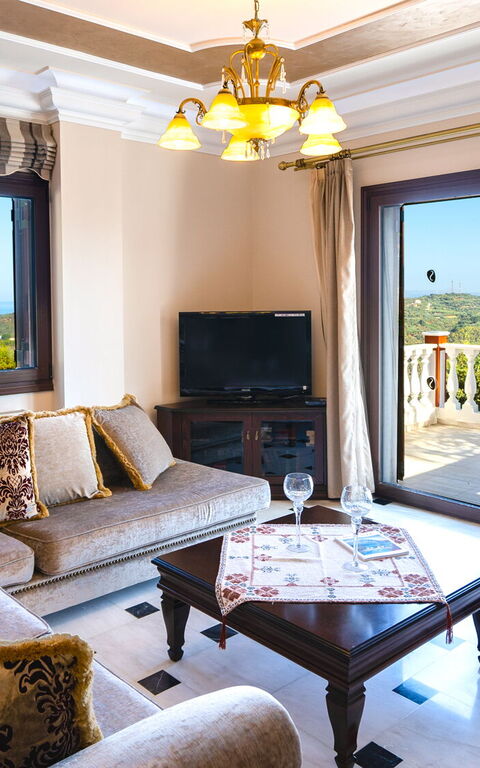 Iro Royal Villa: Wohnzimmer