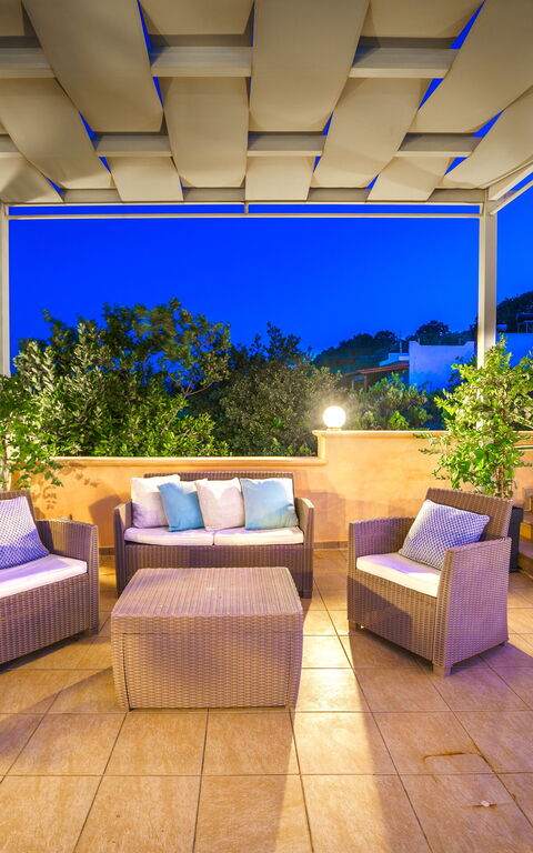 Iro Royal Villa: Außen, Balkon / Terrasse / Patio, Draussen