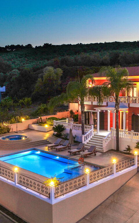 Iro Royal Villa: Ansichten, Haupteingang, Schwimmbad