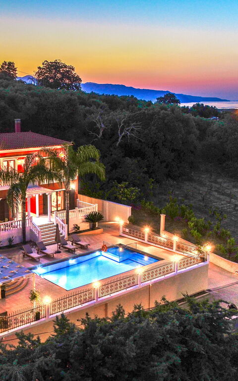 Iro Royal Villa: Ansichten, Außen, Draussen, Schwimmbad