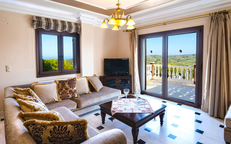 Iro Royal Villa: Wohnzimmer