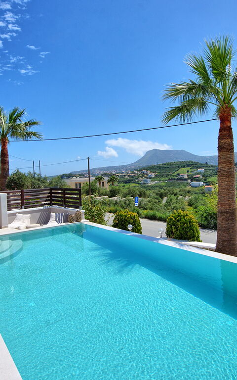 Villa Kostantina: Draussen, Schwimmbad, Sommer