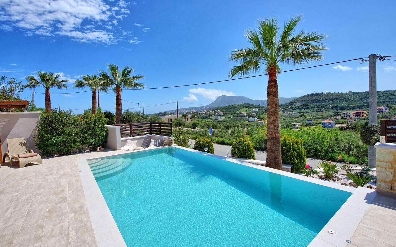 Villa Kostantina: Draussen, Schwimmbad, Sommer
