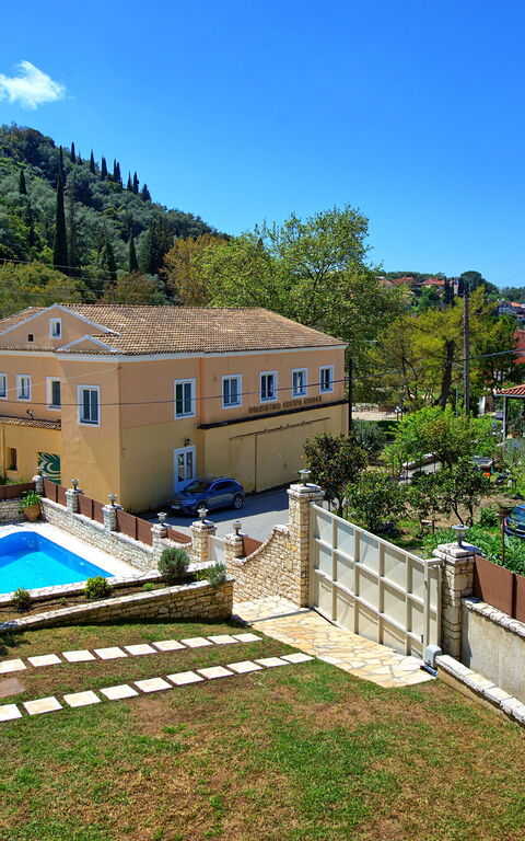 Villa Angie: Draussen