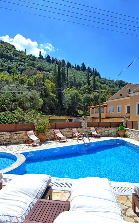 Villa Angie: Draussen, Schwimmbad