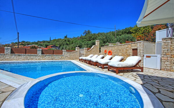 Villa Angie: Draussen, Schwimmbad