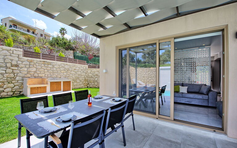 Villa Silentium Ionia: Balkon / Terrasse / Patio, Draussen