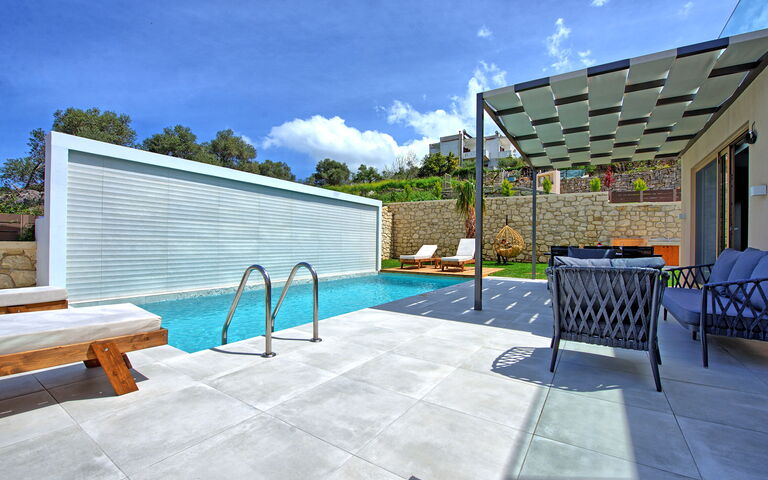 Villa Silentium Ionia: Balkon / Terrasse / Patio, Draussen, Schwimmbad