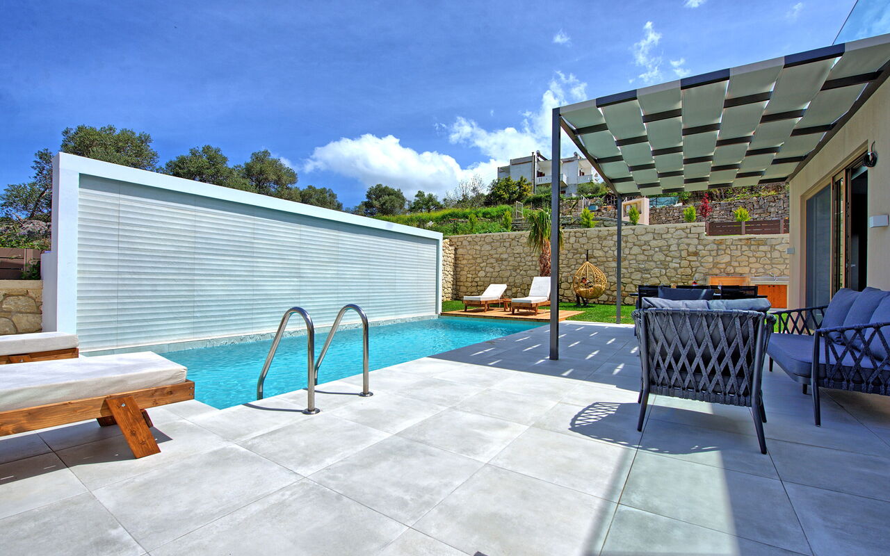 Villa Silentium Ionia: Balkon / Terrasse / Patio, Draussen, Schwimmbad