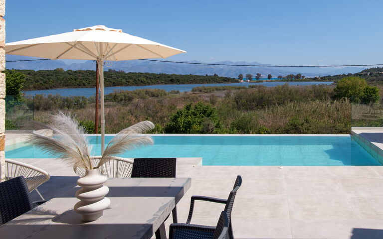 Villa Otter: Ansichten, Draussen, Schwimmbad