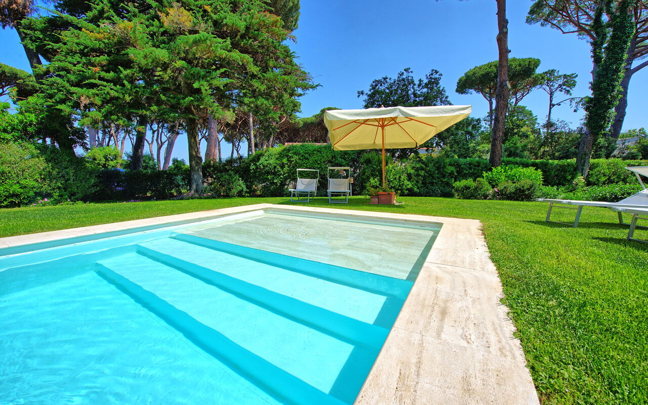 Villa Dolce Vita: Draussen, Garten, Schwimmbad