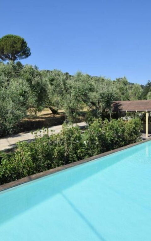 Bello Stare: Außen, Draussen, Schwimmbad