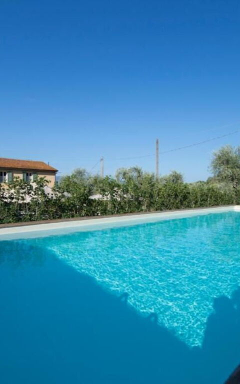 Bello Stare: Außen, Draussen, Schwimmbad