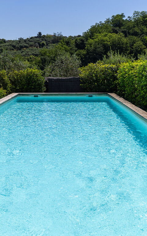 Bello Stare: Draussen, Schwimmbad