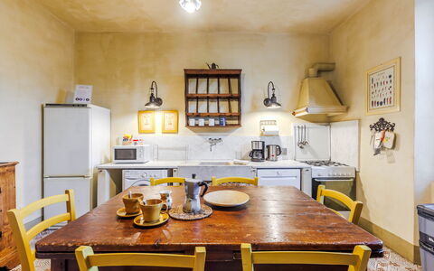 Unterkunft Giallone: Esszimmer, Küche