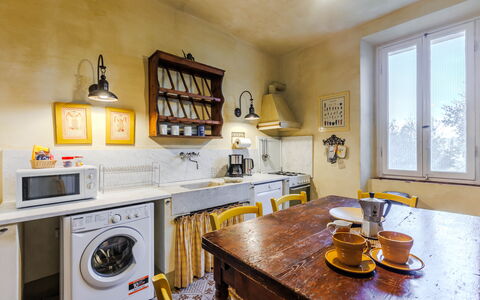 Unterkunft Giallone: Esszimmer, Küche, Schlafzimmer