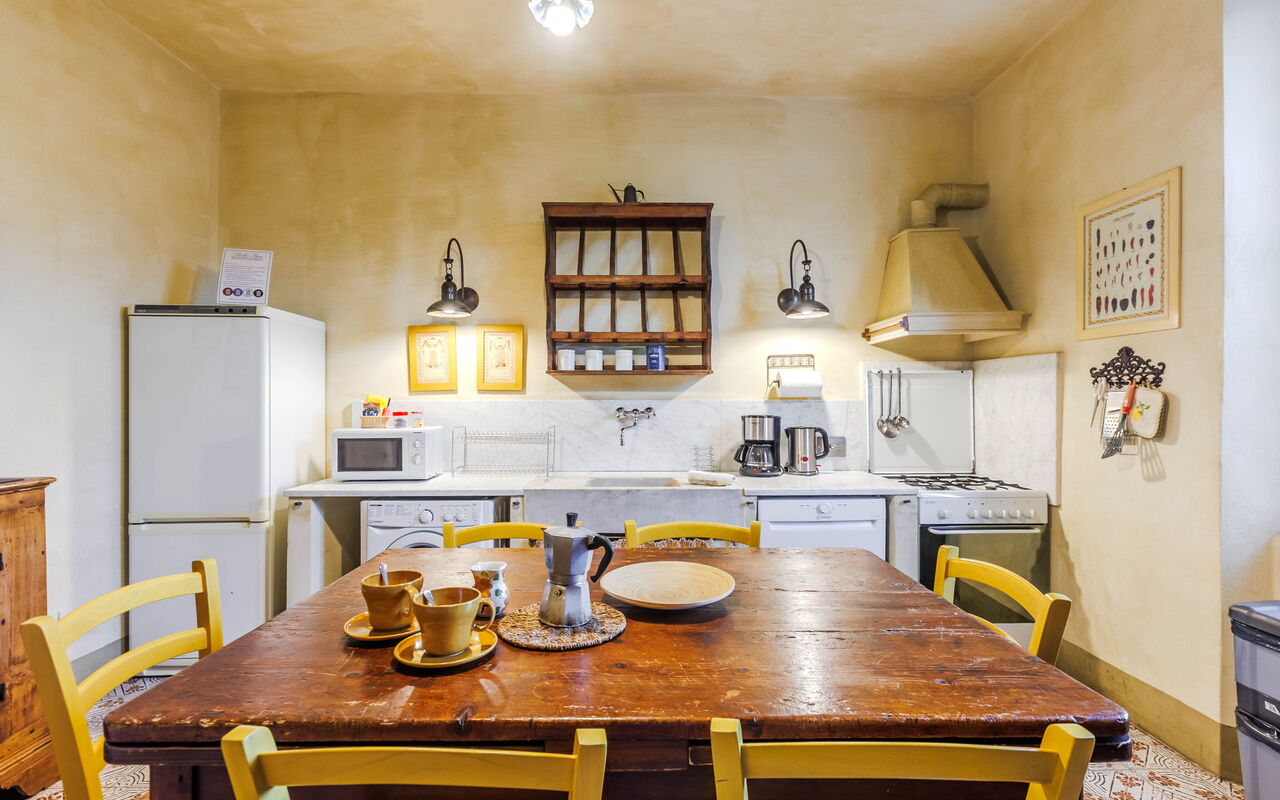 Unterkunft Giallone: Esszimmer, Küche