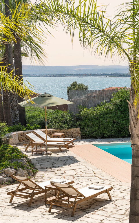 Villa Madda: Draussen, Schwimmbad