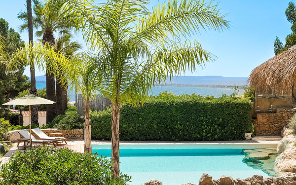 Villa Madda: Draussen, Schwimmbad