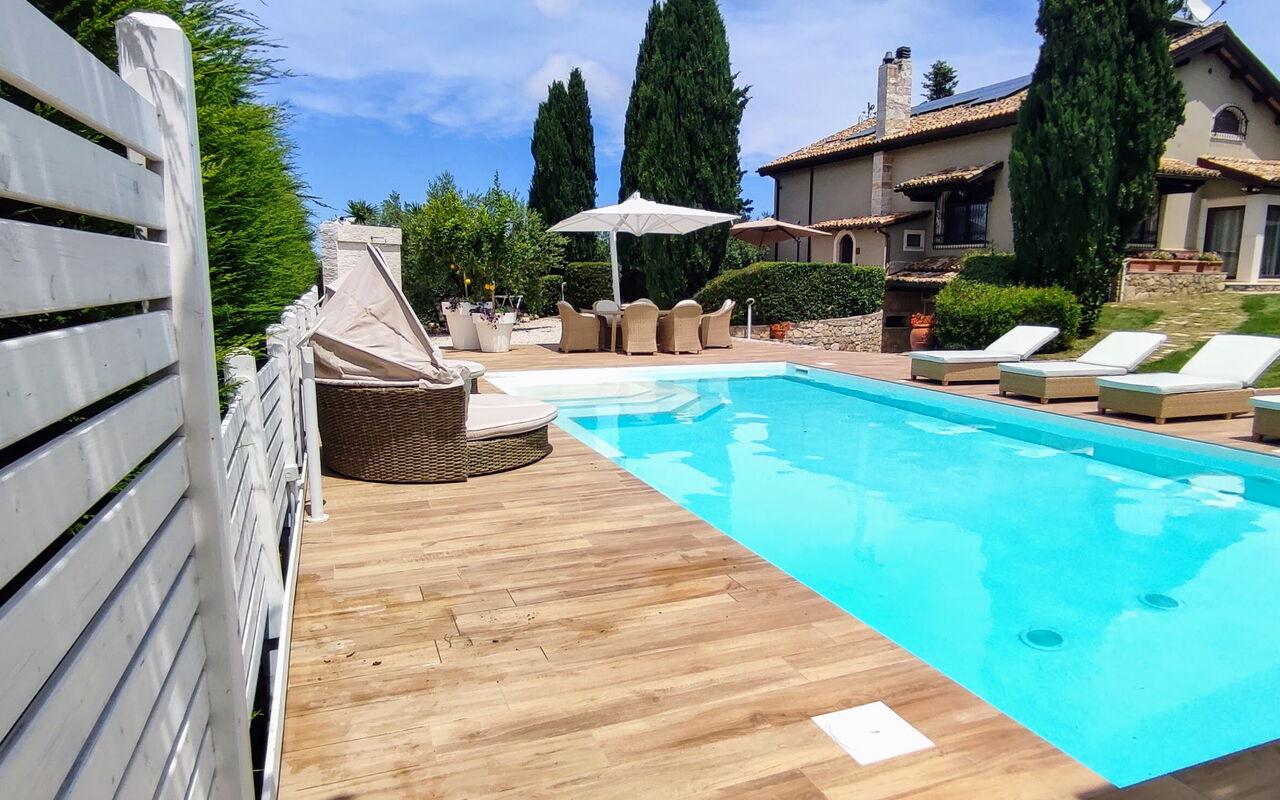 Villa Tagliaferri: Außen, Schwimmbad, Sommer