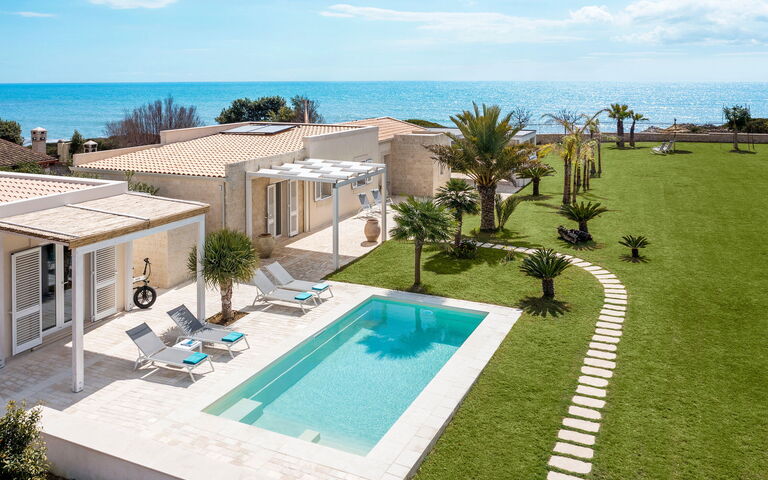 Villa Azulea: Ansichten, Außen, Draussen, Garten, Schwimmbad