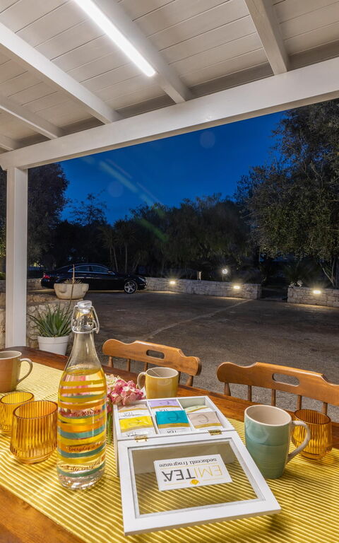 Villa Narkive: Ansichten, Balkon / Terrasse / Patio, Draussen