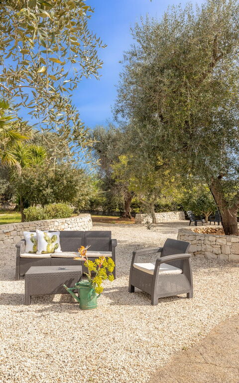 Villa Narkive: Ansichten, Draussen, Garten