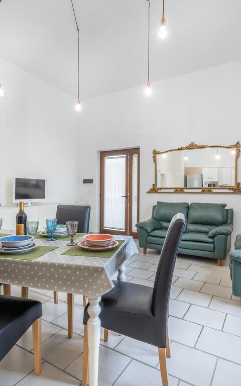 Villa Narkive: Esszimmer, Küche, Wohnzimmer