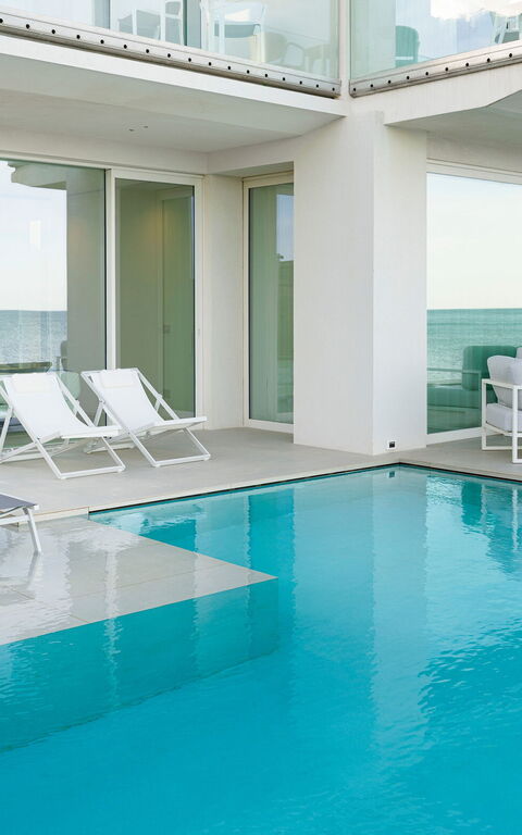 Bedda Matri: Außen, Draussen, Schwimmbad