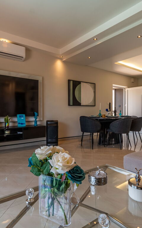 John Residence: Esszimmer, Wohnzimmer