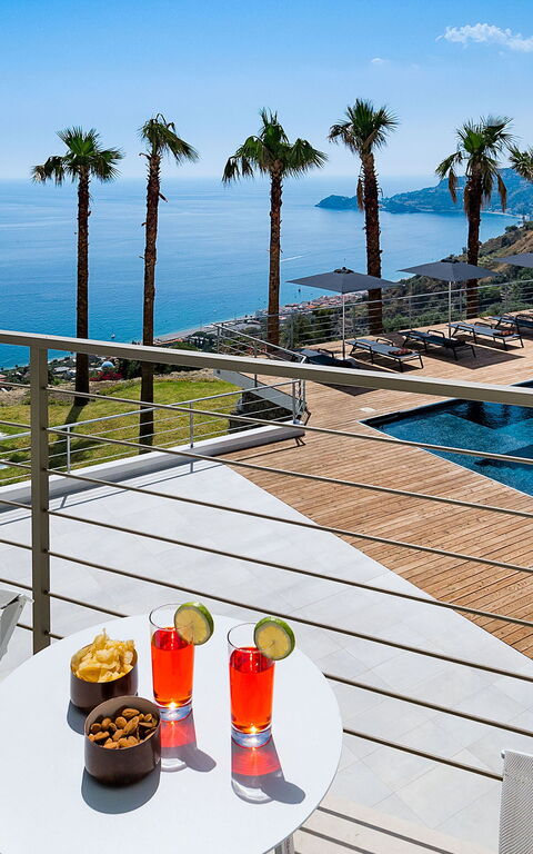 Villa Alexandra: Ansichten, Außen, Draussen, Essen, Schwimmbad