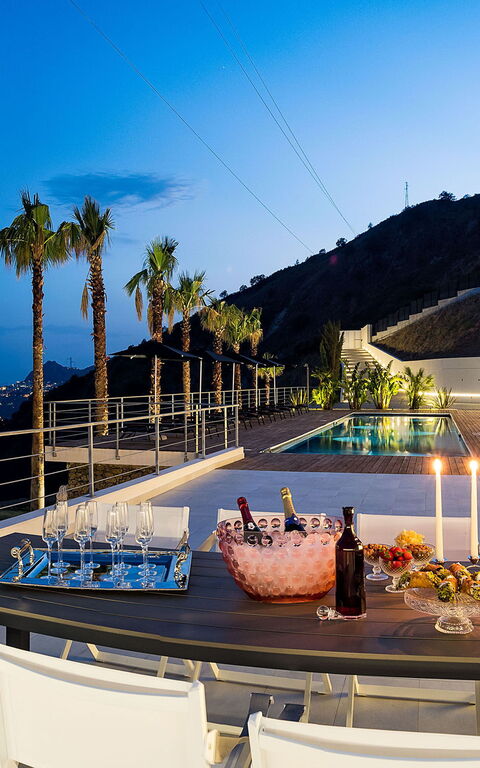 Villa Alexandra: Ansichten, Außen, Draussen, Essen, Schwimmbad