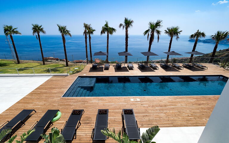 Villa Alexandra: Ansichten, Außen, Draussen, Schwimmbad