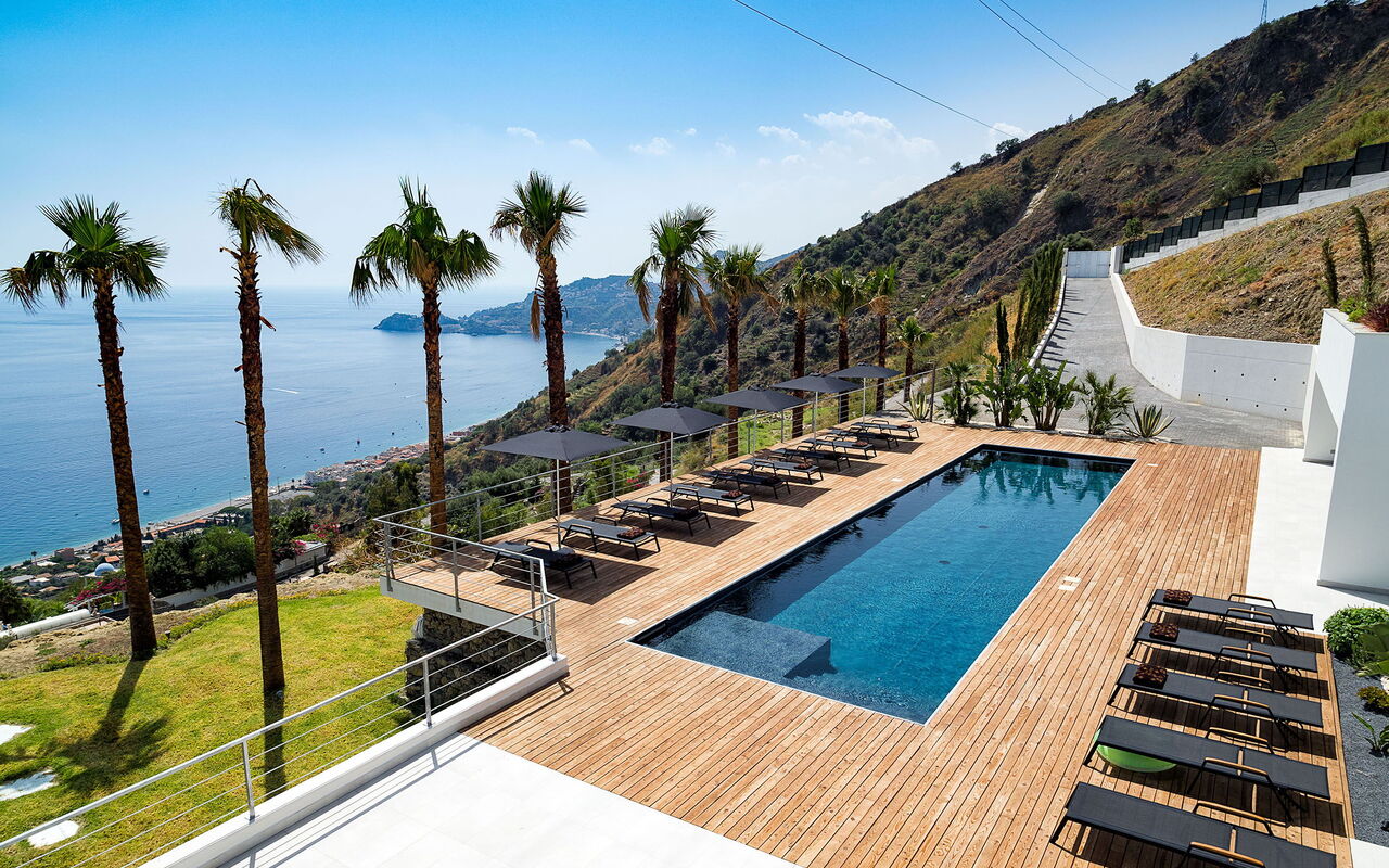 Villa Alexandra: Ansichten, Außen, Draussen, Schwimmbad