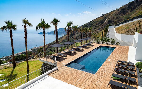 Villa Alexandra: Ansichten, Außen, Draussen, Schwimmbad