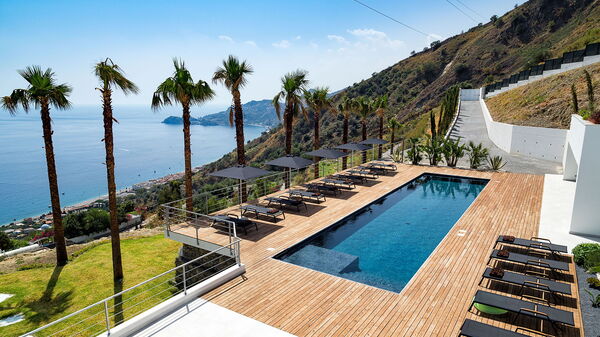 Villa Alexandra: Ansichten, Außen, Draussen, Schwimmbad