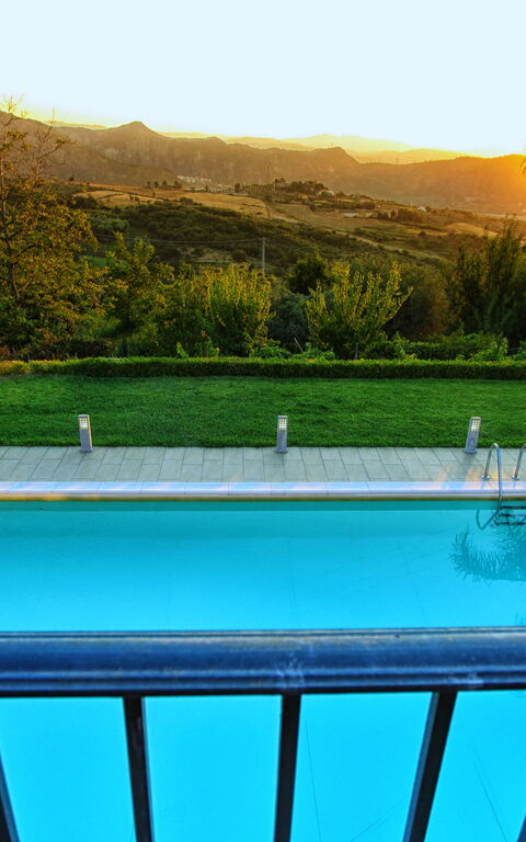 Villa Malu: Ansichten, Außen, Draussen, Garten, Schwimmbad